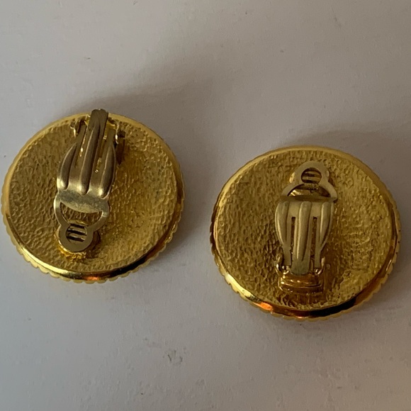 CHANEL 24K Gold Plated Interlocking CC Embossed Clip-on Earrings 1996A - Picture 5 of 14